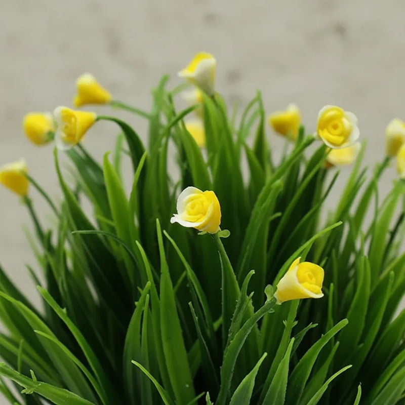 Mini Flor Con Pasto Artificial En Maceta