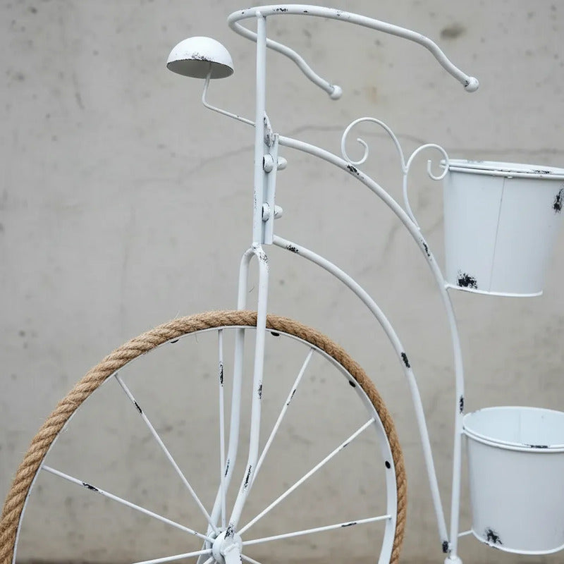 Bici Metal Con Cuerdas En Las Ruedas