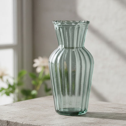 Florero De Vidrio Oscuro Acanalado 15 cm